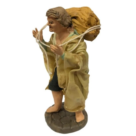 Uomo con legna in terracotta con vestiti di stoffa 12 cm