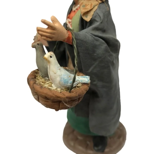 Donna con uccellini in terracotta con vestiti di stoffa 12 cm