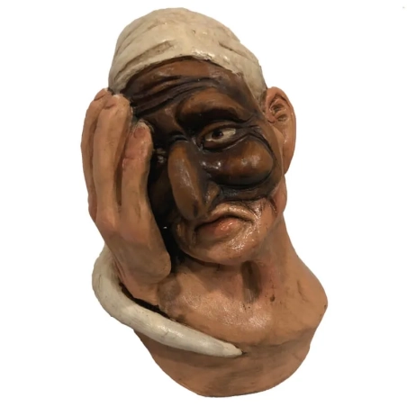 Pulcinella in porcellana di capodimonte con tamburello 16 cm