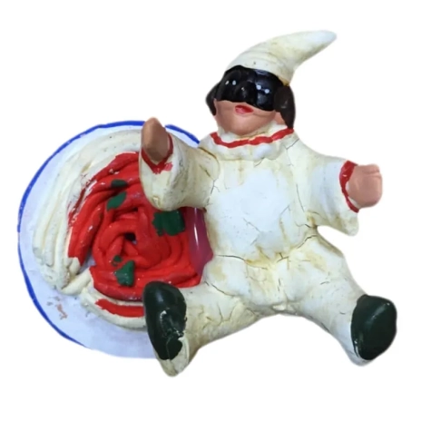 Pulcinella con spaghetti in terracotta con magnete