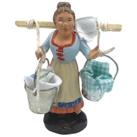 Lavandaia con cesto di panni in terracotta 10 cm