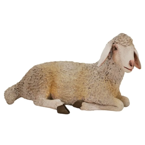 Agnello seduto in terracotta con occhi di vetro