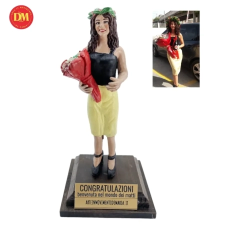 Statuina con il tuo volto da 15 cm su piedistallo e con etichetta