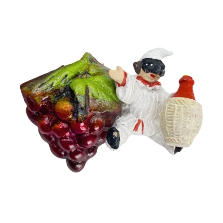 Pulcinella con ceppo di uva in terracotta con magnete