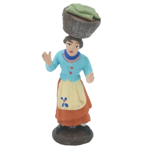 Donna con cesto di panni in testa in terracotta 7 cm