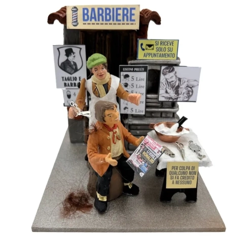 Barbiere che taglia capelli in movimento 10 cm