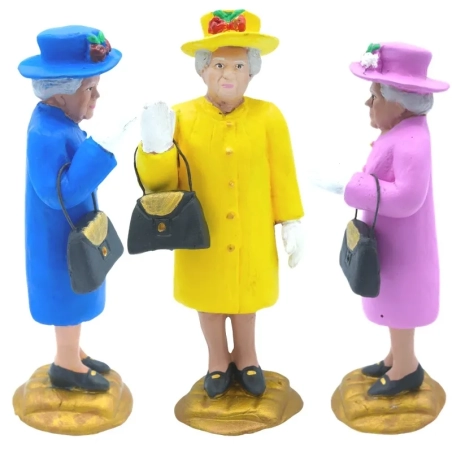 Statuetta Regina Elisabetta in terracotta 17 cm