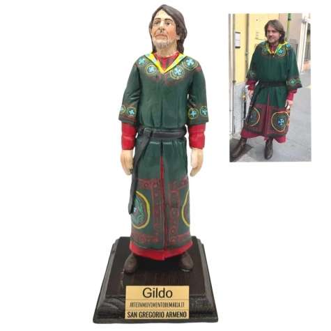 Statuina con il tuo volto da 20 cm su piedistallo e con etichetta 2