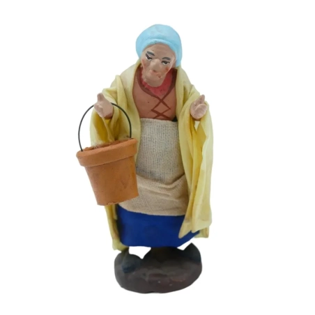 Donna con secchi di acqua vestita in stoffa 7 cm