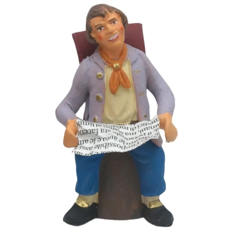 Uomo che legge il giornale in terracotta 10 cm