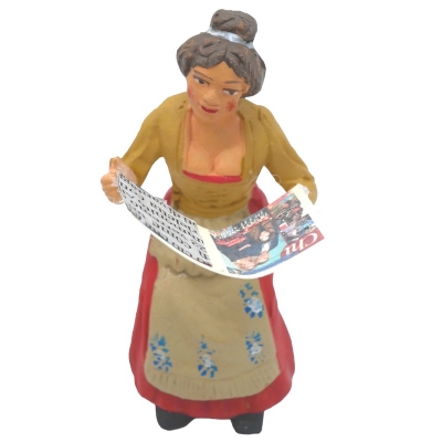 Donna che legge il giornale in terracotta 10 cm