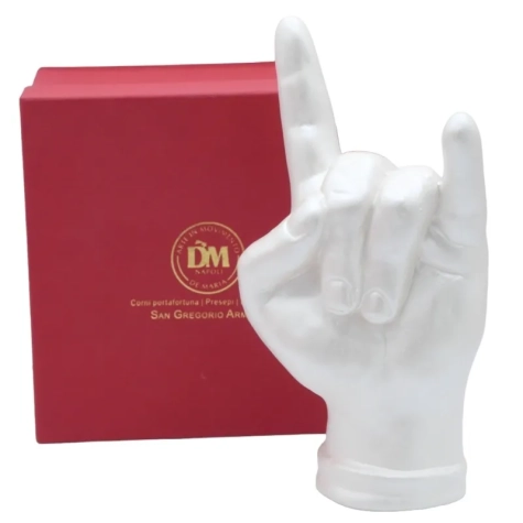 Corna mano portafortuna bianco perla in terracotta 2