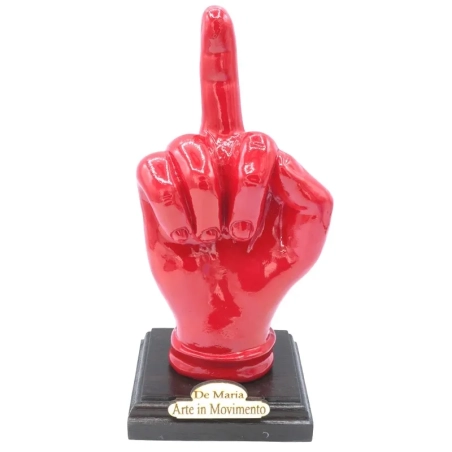 Dito medio rosso in ceramica su base in legno 17 cm