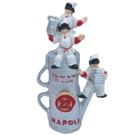 Caffettiera moka in resina con pulcinella 10 cm