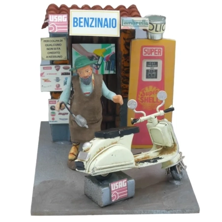 Benzinaio in movimento 10 cm