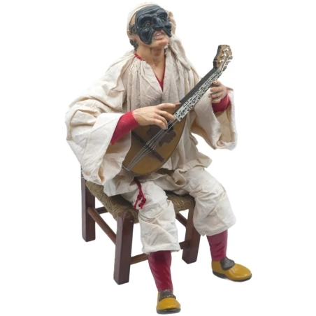 Pulcinella stile 700 con mandolino seduto su sedia 40 cm