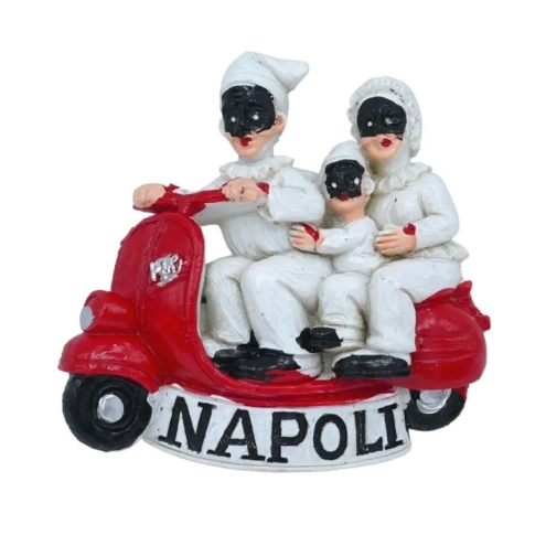 Pulcinella su vespa in resina con magnete 6 cm