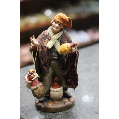uomo con fiaschi di vino in terracotta presepe san gregorio armeno