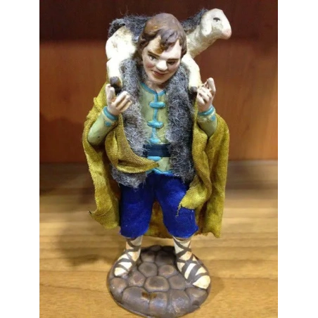 uomo con pecora in terracotta presepe san gregorio armeno
