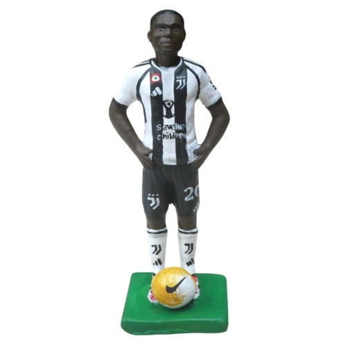 Statuetta Kolo Muani Juventus in terracotta 17 cm