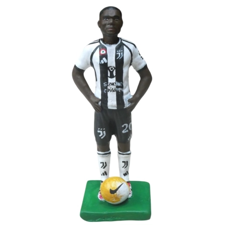 Statuetta Kolo Muani Juventus in terracotta 17 cm