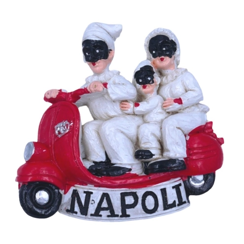 Pulcinella su vespa in resina con magnete 6 cm