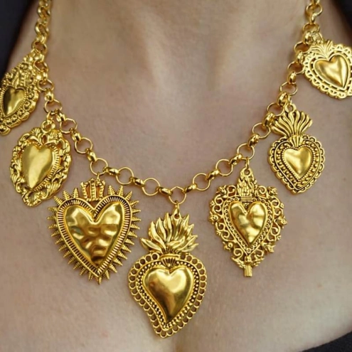 Collana con corno cuori d'orati | Portafortuna da regalare | corno rosso