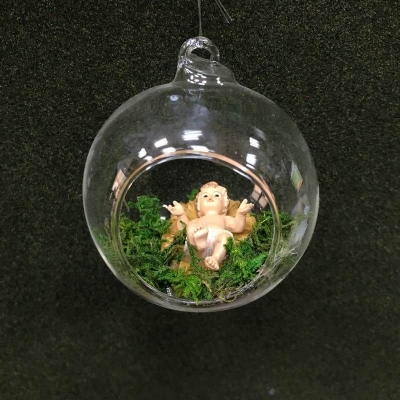 Pallina di Natale in vetro soffiato con Gesù bambino all'interno 8 cm