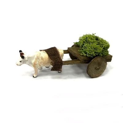 Mucca con carretto che trasporta erba 4 cm