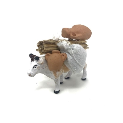Mucca in terracotta 4 cm che trasporta sacchi anfore e fascine