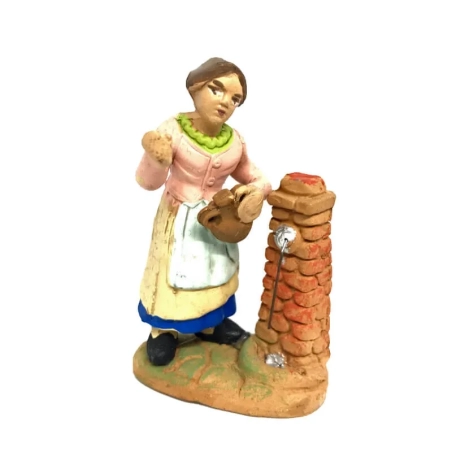 Donna alla fontana in terracotta 7 cm