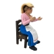 Donna seduta su sedia in legno 10 cm