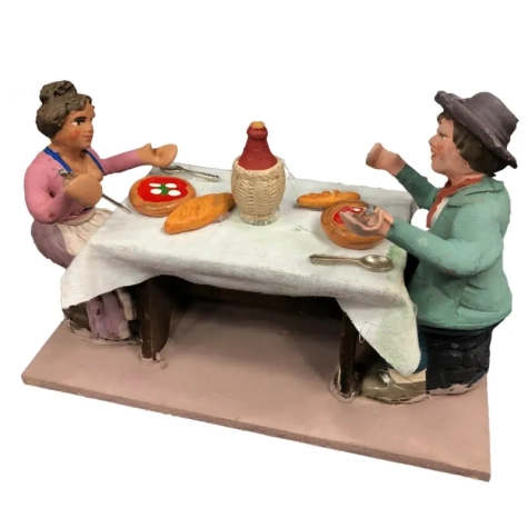 2 pastori a tavola che mangiano pizza 10 cm