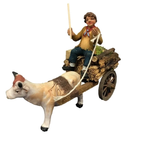Statuina con mucca al carretto che trasporta legno e paglia 10 cm