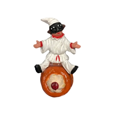 Pulcinella con babà in terracotta con magnete
