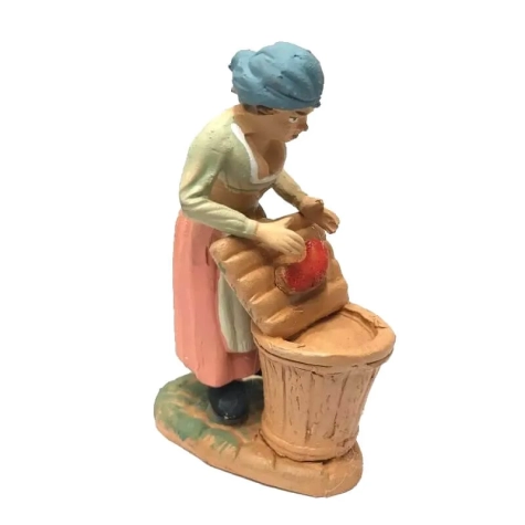 Lavandaia alla fontana in terracotta 10 cm 2
