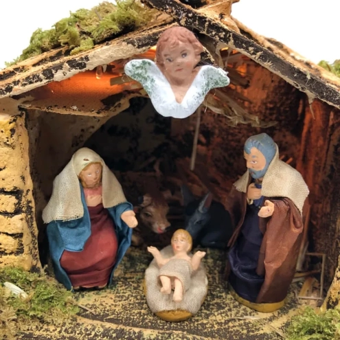 Capanna presepe con luce e natività vestita in stoffa 7 cm