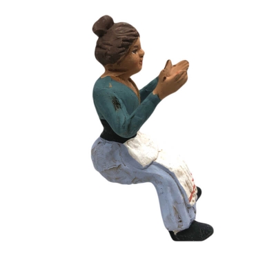 Donna in terracotta da sedere su sedia 10 cm