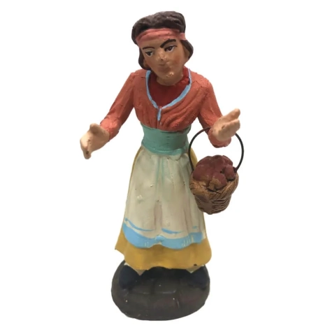 Donna con cesto di pomodori in terracotta 10 cm