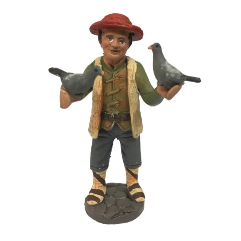 Uomo con piccioni in terracotta 10 cm