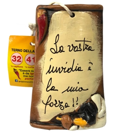 Tegola con Pulcinella con frase della fortuna 10 cm