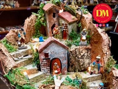 Scatola Museo In Miniatura Con Illuminazione LED – 11 Cornici + 8 Statuine, Per Ricordi, Casa E Regalo